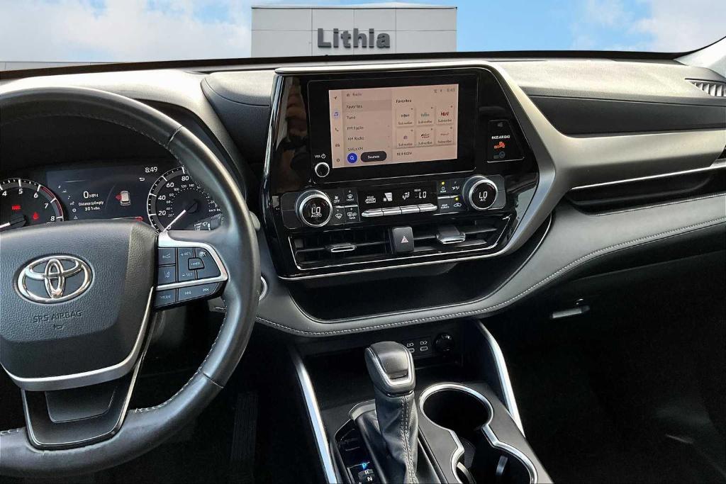 used 2024 Toyota Highlander car, priced at $41,500