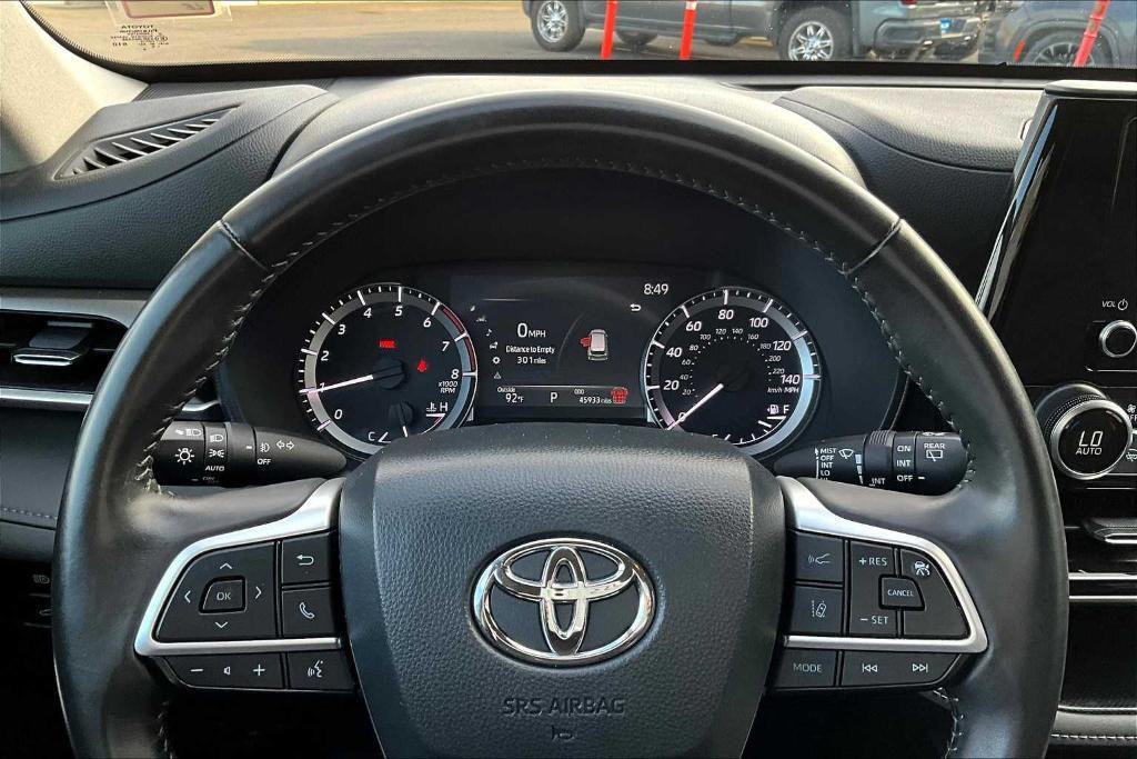 used 2024 Toyota Highlander car, priced at $41,500