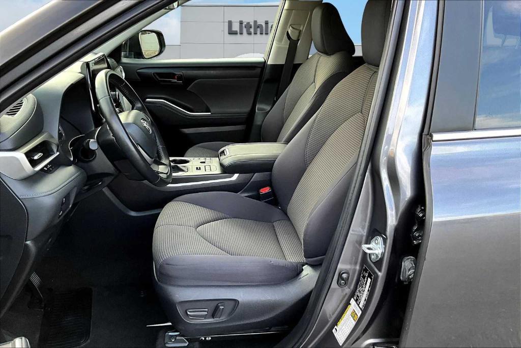 used 2024 Toyota Highlander car, priced at $41,500