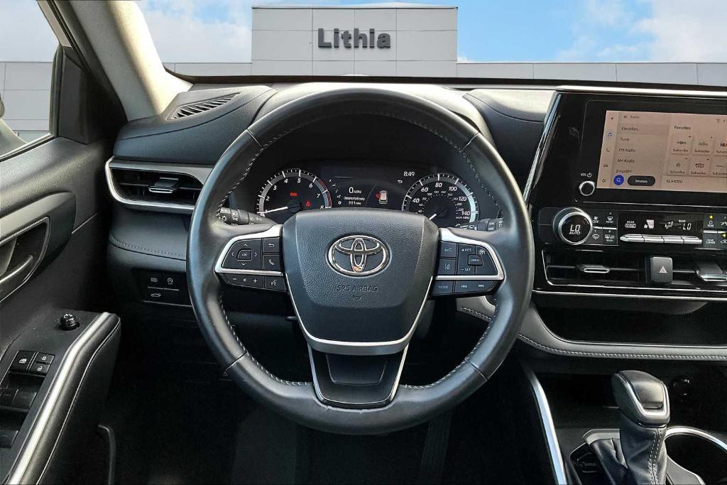 used 2024 Toyota Highlander car, priced at $41,500