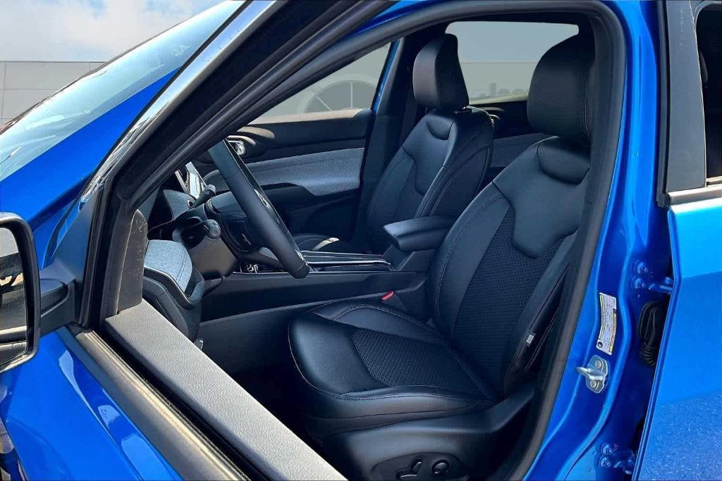 new 2025 Jeep Compass car, priced at $33,200