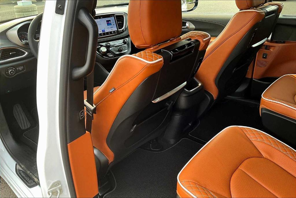 new 2026 Chrysler Pacifica car, priced at $58,022