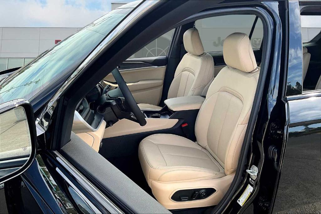 new 2025 Jeep Grand Cherokee L car, priced at $54,400