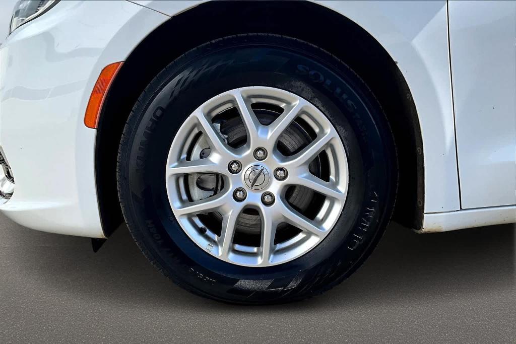 used 2021 Chrysler Pacifica car, priced at $26,000