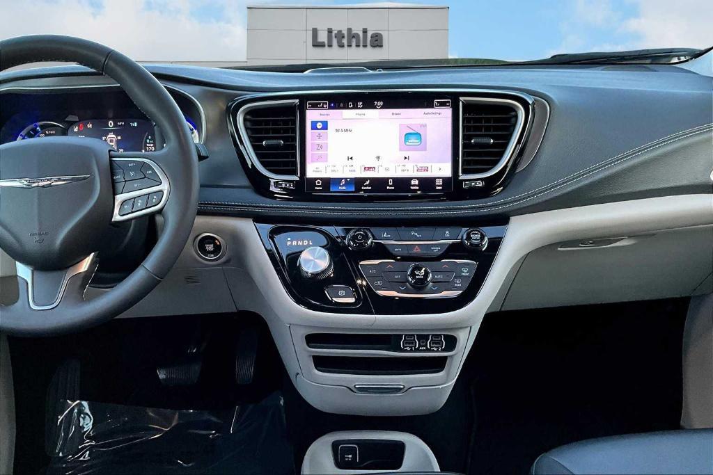 used 2023 Chrysler Pacifica Hybrid car, priced at $29,000
