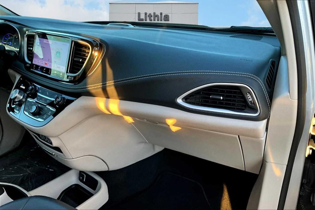 used 2023 Chrysler Pacifica Hybrid car, priced at $29,000