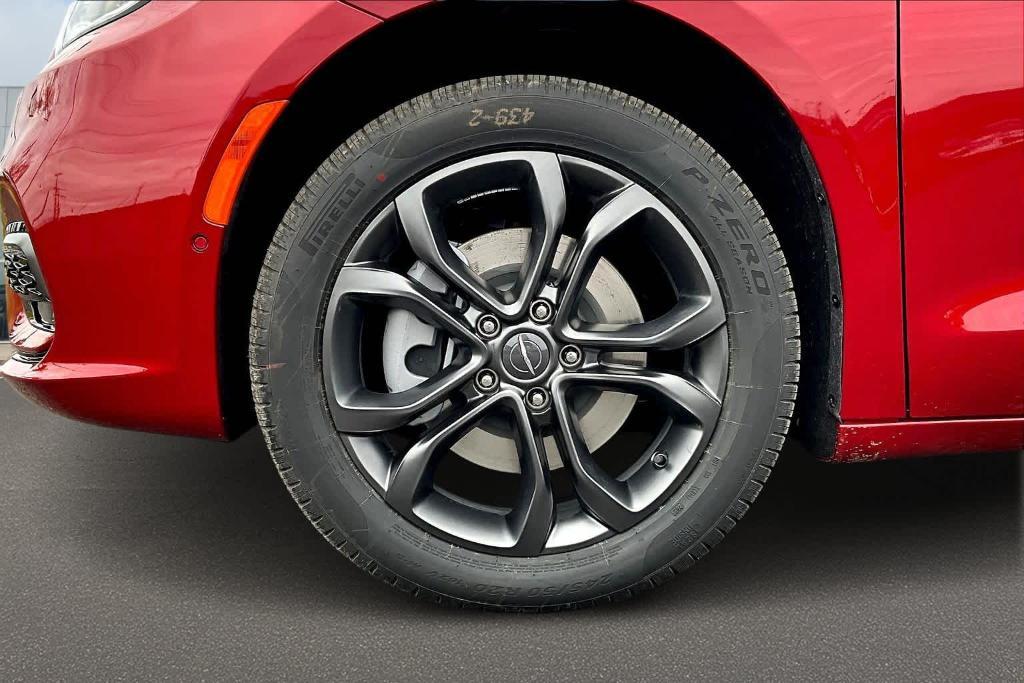 new 2026 Chrysler Pacifica car, priced at $52,858