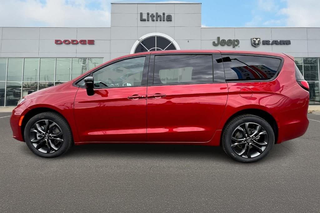 new 2026 Chrysler Pacifica car, priced at $52,858