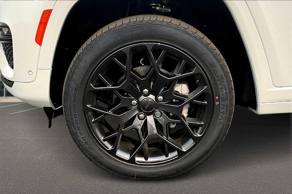 new 2025 Jeep Grand Cherokee car, priced at $66,950