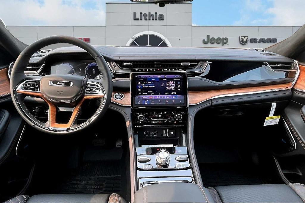 new 2025 Jeep Grand Cherokee car, priced at $66,950