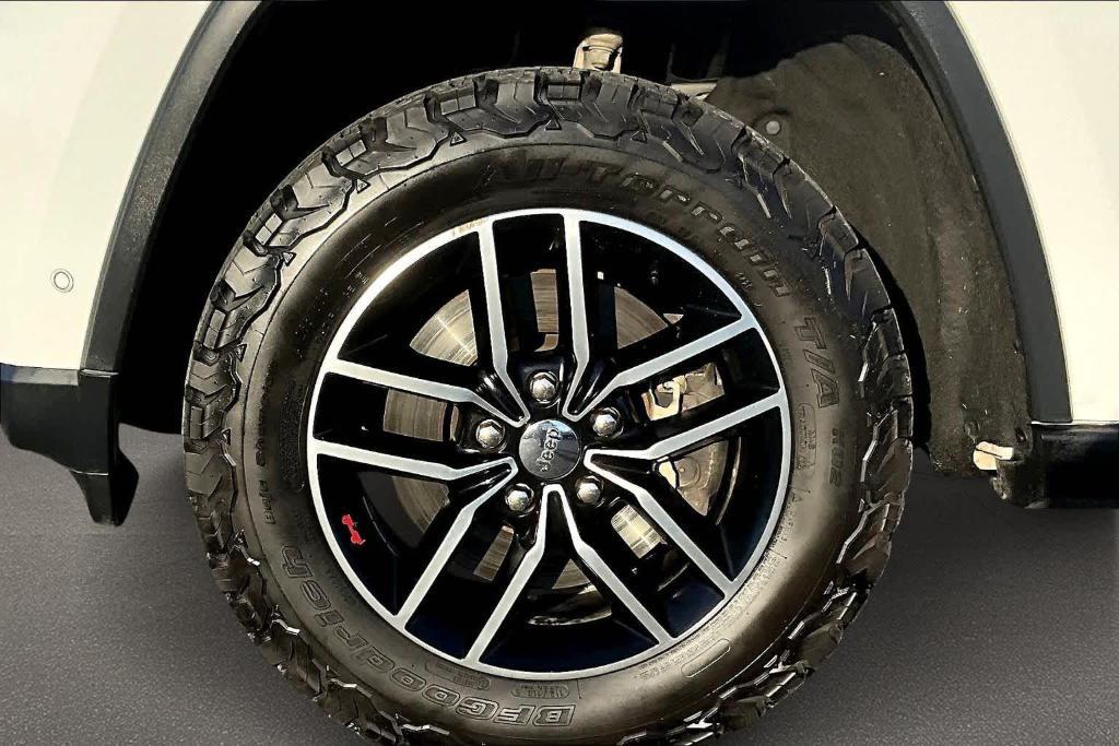 used 2017 Jeep Grand Cherokee car, priced at $20,500