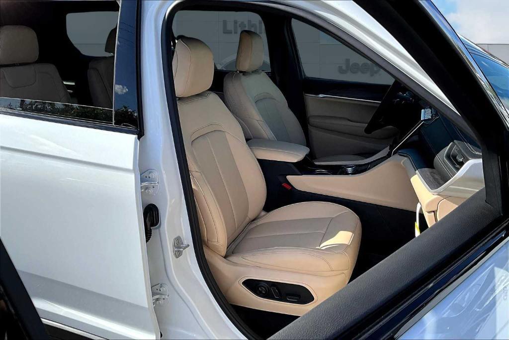 new 2025 Jeep Grand Cherokee L car, priced at $50,900