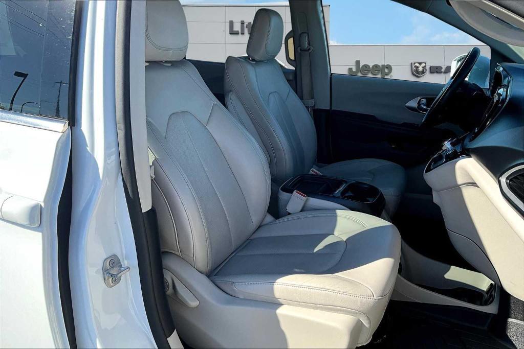 used 2018 Chrysler Pacifica Hybrid car, priced at $22,900