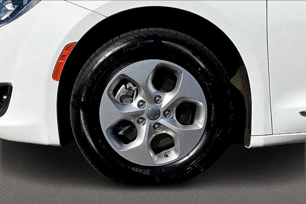 used 2018 Chrysler Pacifica Hybrid car, priced at $22,900