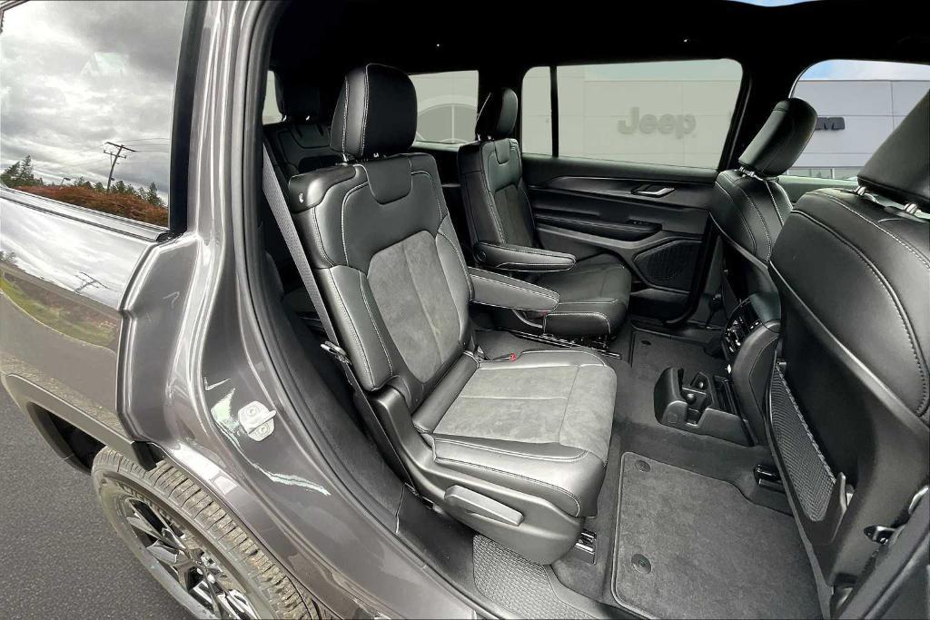 new 2025 Jeep Grand Cherokee L car, priced at $45,000