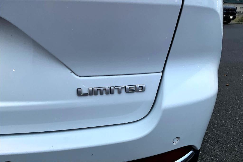 used 2024 Jeep Grand Cherokee car, priced at $31,995