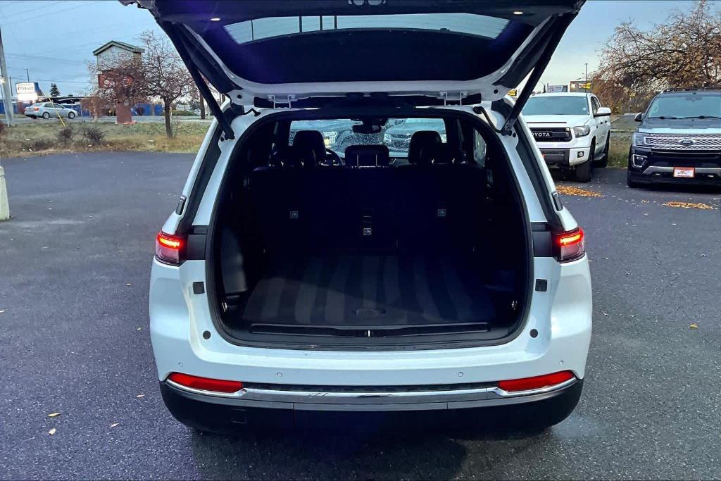 used 2024 Jeep Grand Cherokee car, priced at $31,995