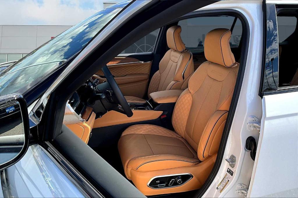 new 2025 Jeep Grand Cherokee L car, priced at $72,000