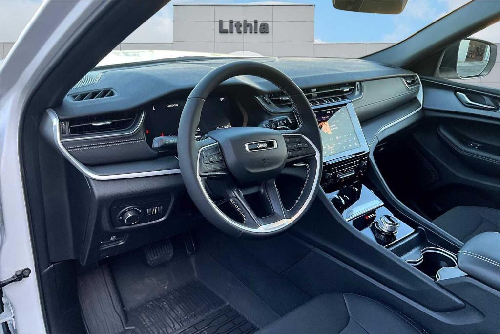 new 2025 Jeep Grand Cherokee car, priced at $45,250