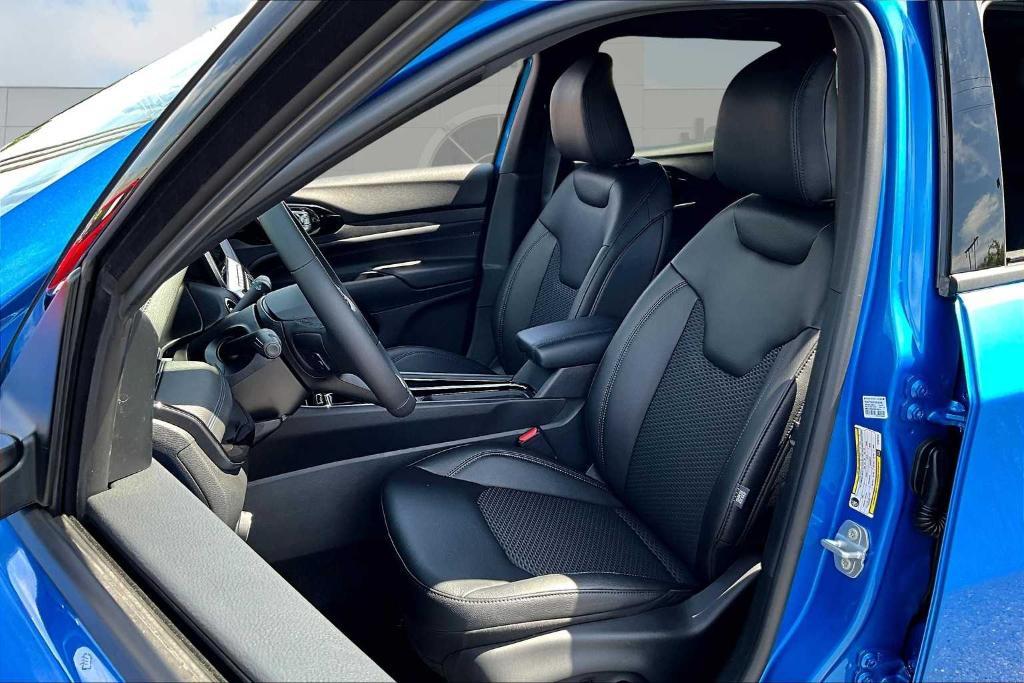 new 2025 Jeep Compass car, priced at $35,900