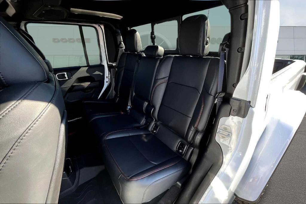 new 2025 Jeep Gladiator car, priced at $59,540