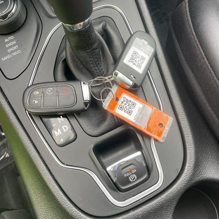 used 2022 Jeep Cherokee car, priced at $23,995