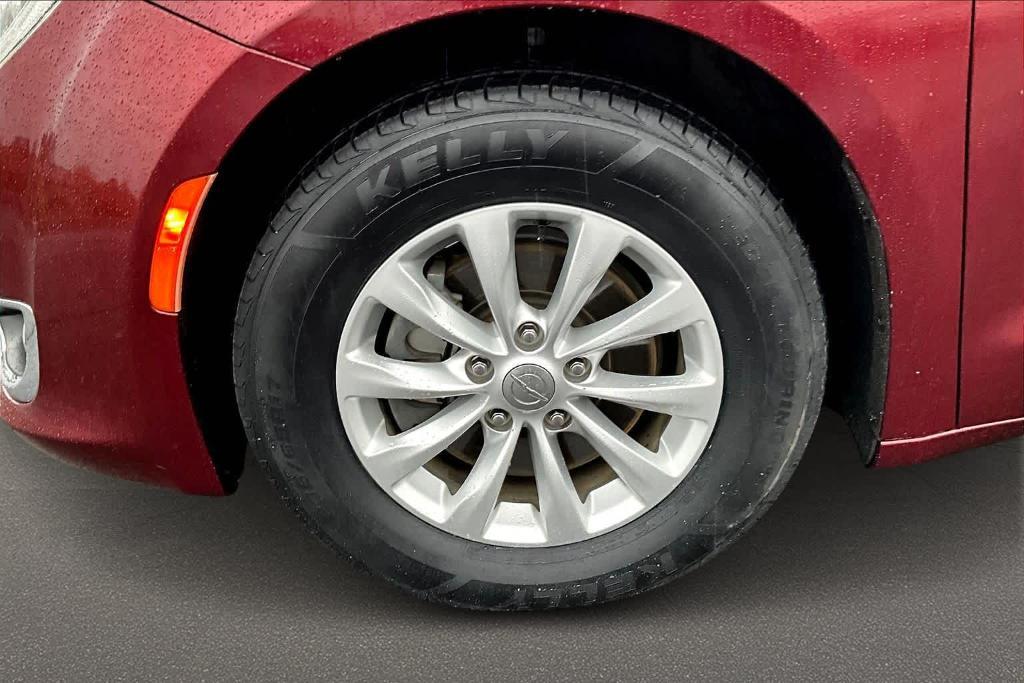 used 2018 Chrysler Pacifica car, priced at $13,995