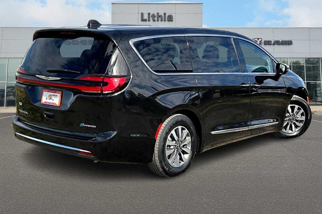 used 2023 Chrysler Pacifica Hybrid car, priced at $32,000