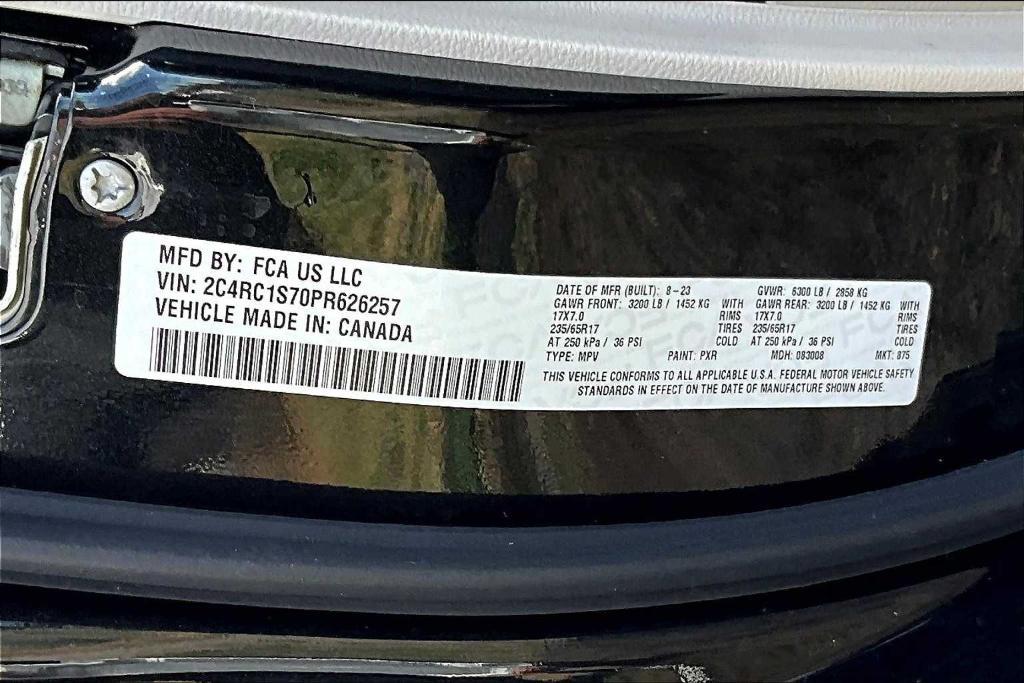 used 2023 Chrysler Pacifica Hybrid car, priced at $32,000