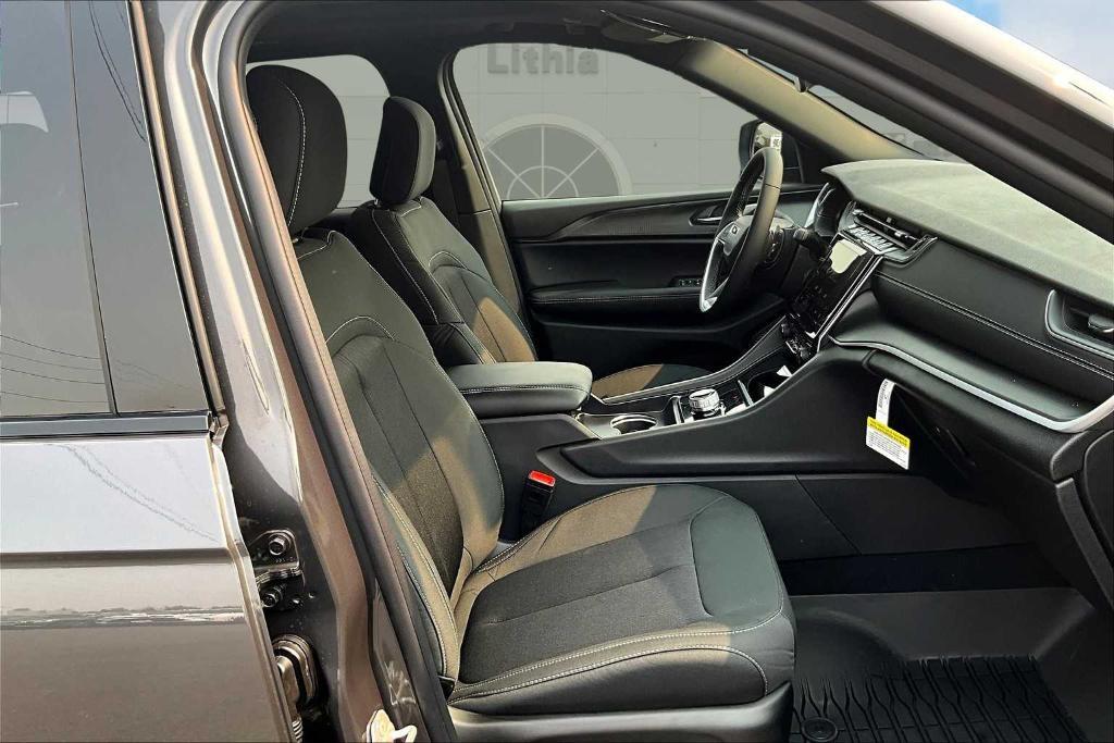 new 2025 Jeep Grand Cherokee car, priced at $46,150