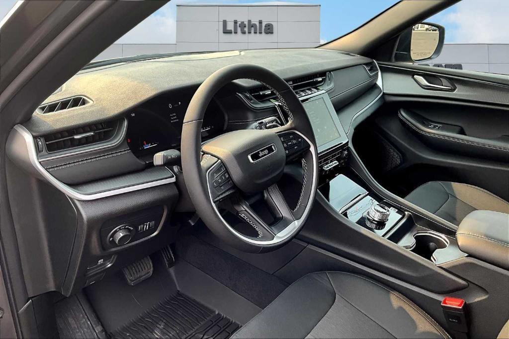 new 2025 Jeep Grand Cherokee car, priced at $46,150