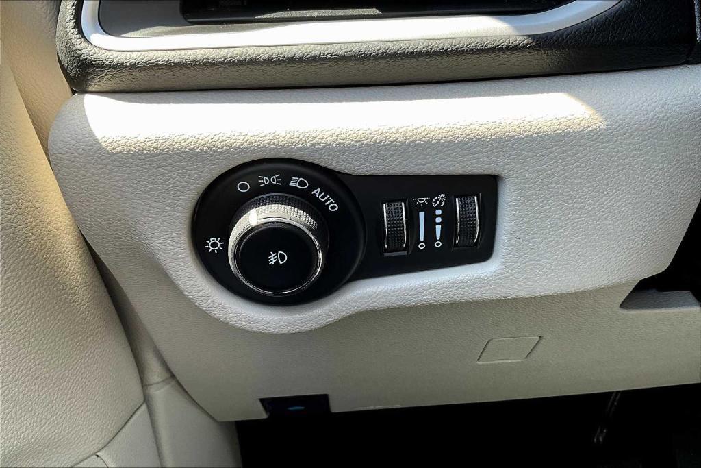 used 2024 Chrysler Pacifica car, priced at $30,000