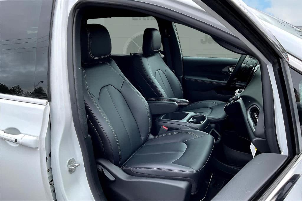new 2025 Chrysler Voyager car, priced at $40,421