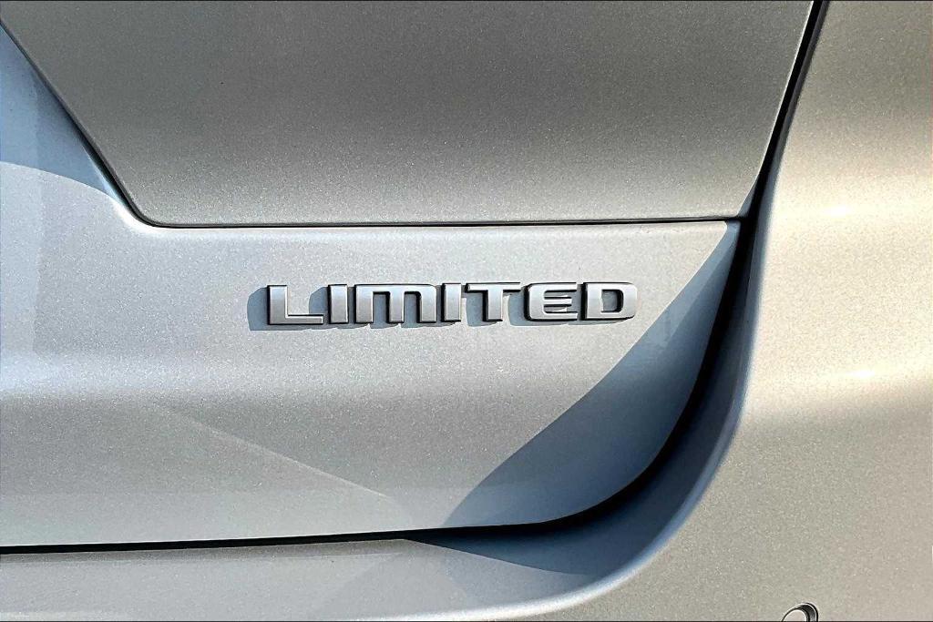 used 2024 Jeep Grand Cherokee L car, priced at $39,282