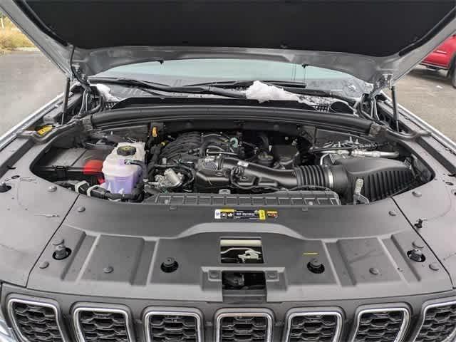 new 2025 Jeep Grand Cherokee car, priced at $40,919