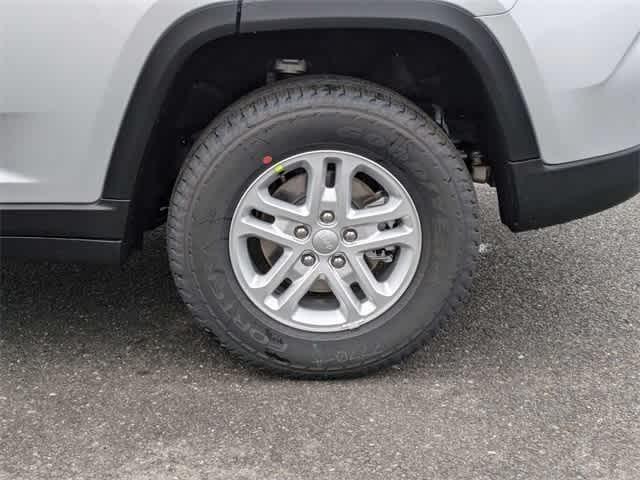 new 2025 Jeep Grand Cherokee car, priced at $40,919