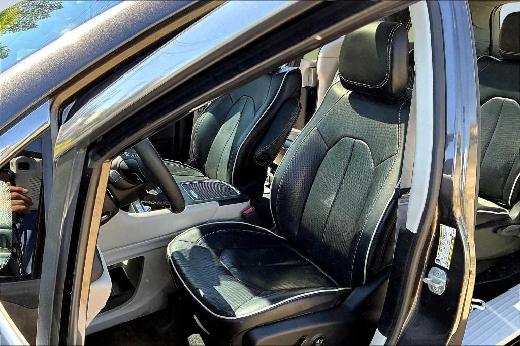used 2023 Chrysler Pacifica Hybrid car, priced at $32,000