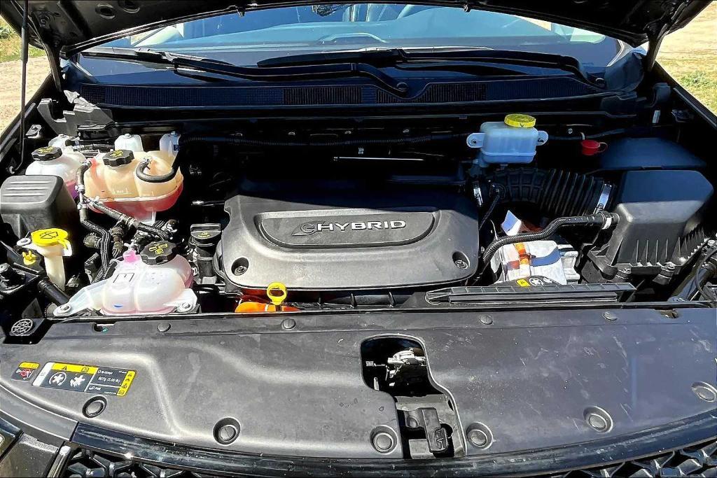 used 2023 Chrysler Pacifica Hybrid car, priced at $32,000