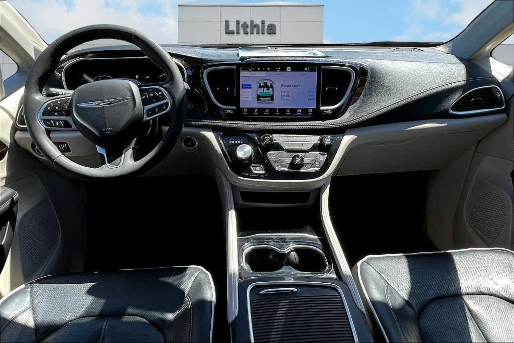 used 2023 Chrysler Pacifica Hybrid car, priced at $32,000