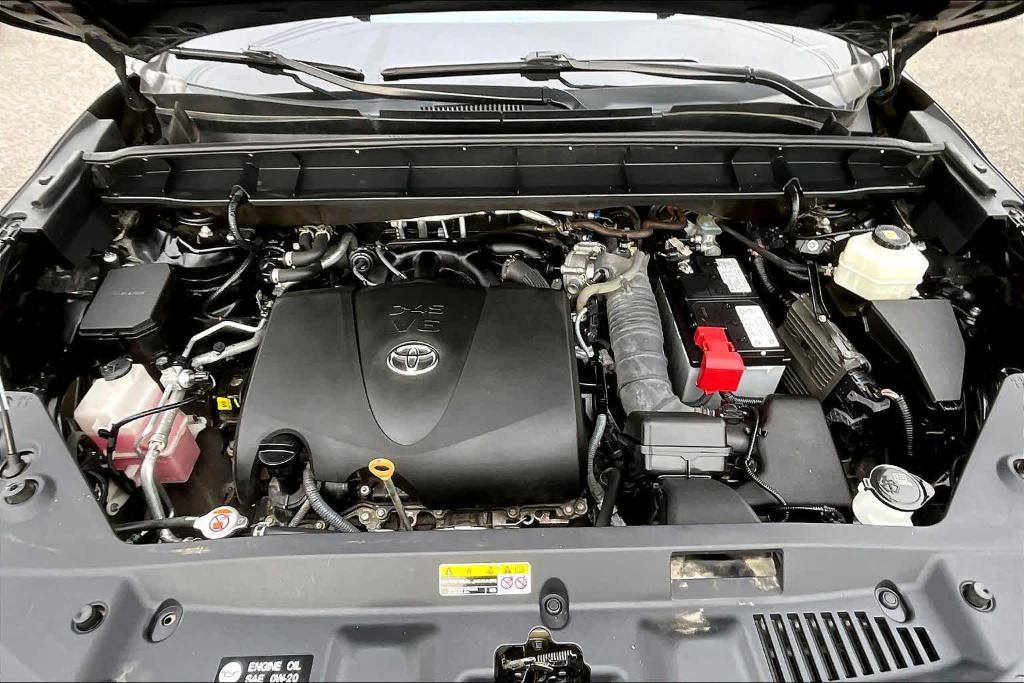 used 2020 Toyota Highlander car, priced at $25,700