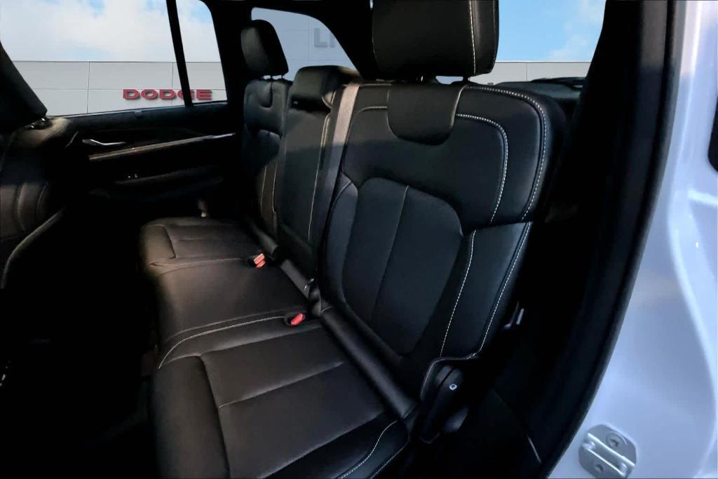 new 2025 Jeep Grand Cherokee car, priced at $50,011