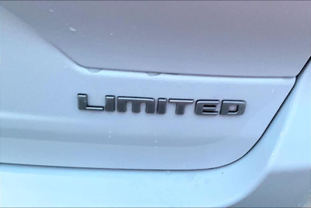 new 2025 Jeep Grand Cherokee car, priced at $50,011