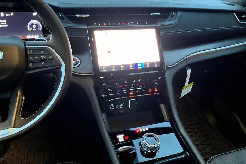 new 2025 Jeep Grand Cherokee car, priced at $50,011