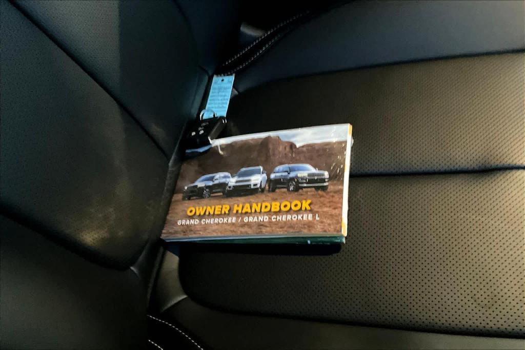 new 2025 Jeep Grand Cherokee car, priced at $50,011