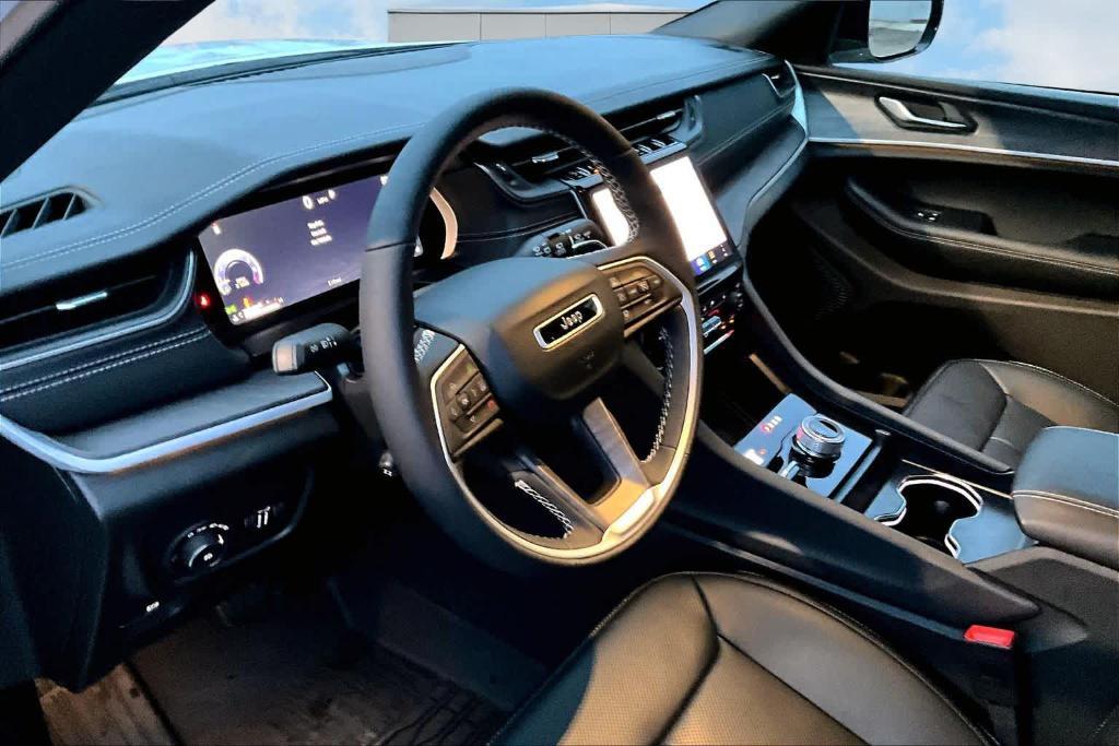 new 2025 Jeep Grand Cherokee car, priced at $50,011