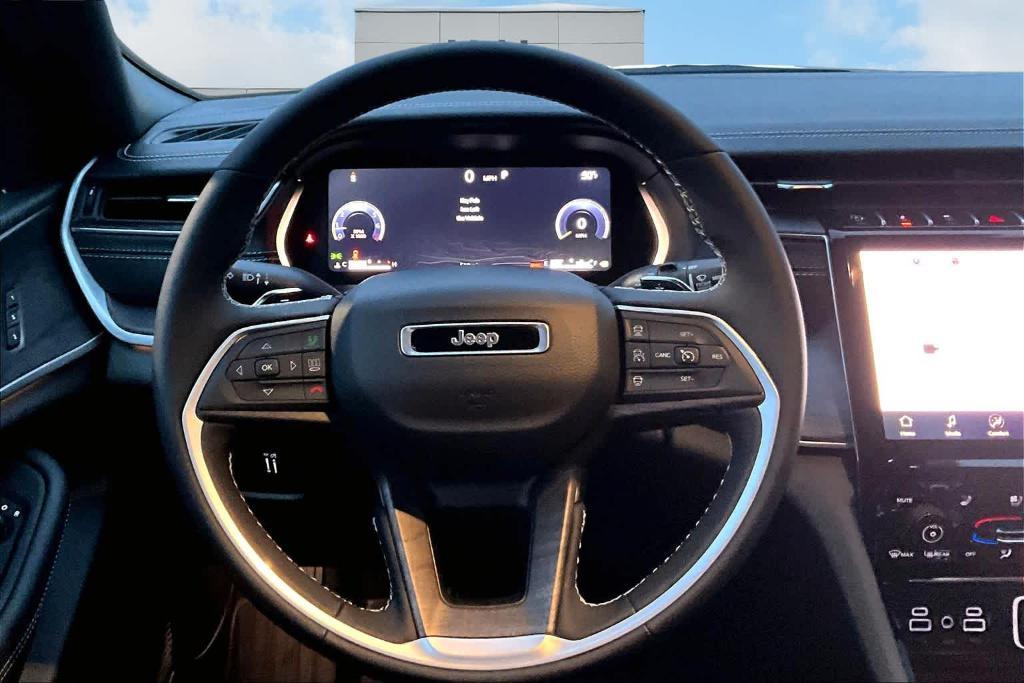 new 2025 Jeep Grand Cherokee car, priced at $50,011