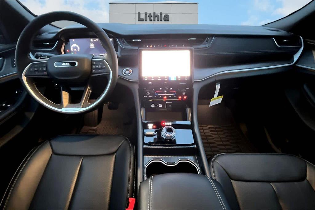 new 2025 Jeep Grand Cherokee car, priced at $50,011
