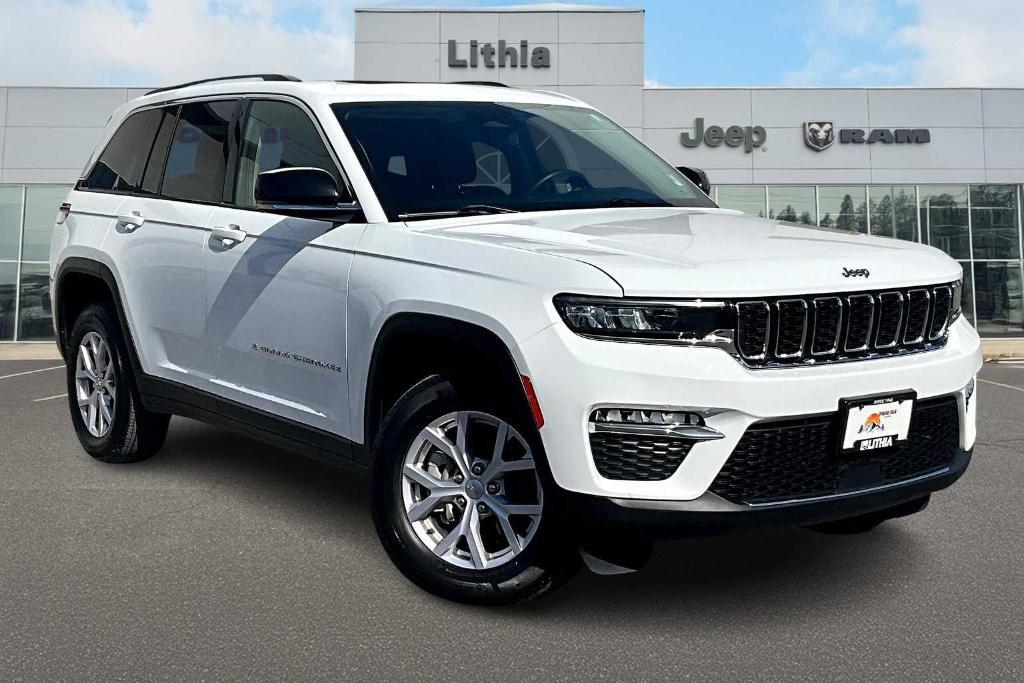 used 2022 Jeep Grand Cherokee car, priced at $32,000