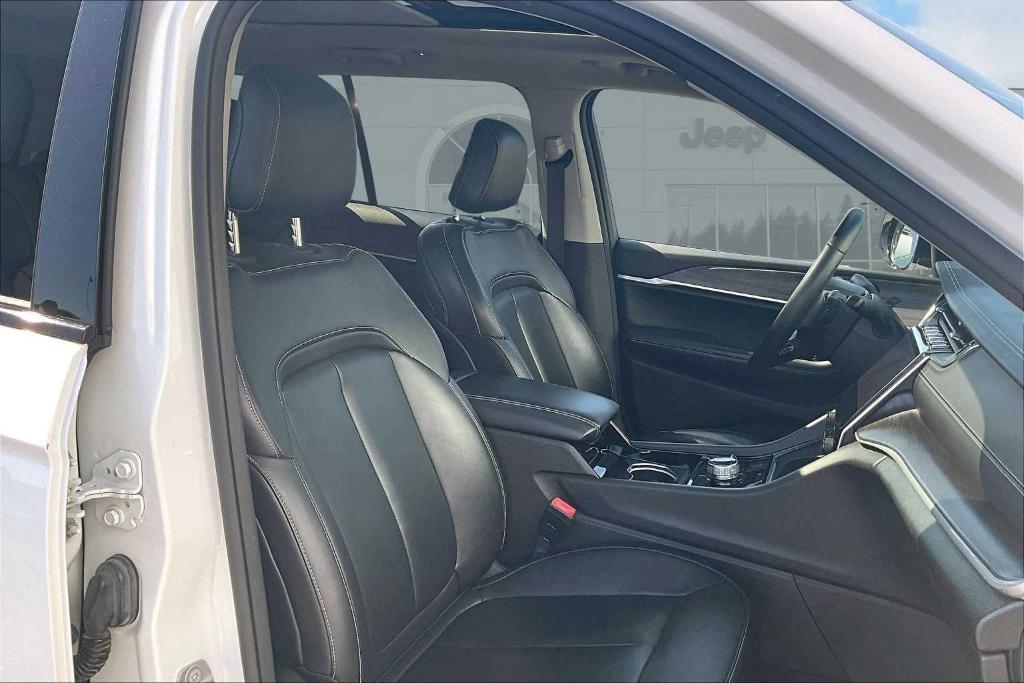 used 2022 Jeep Grand Cherokee car, priced at $32,000