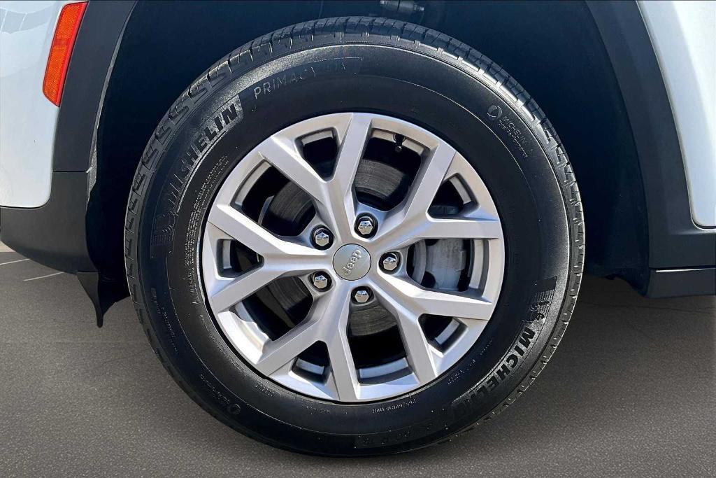 used 2022 Jeep Grand Cherokee car, priced at $32,000